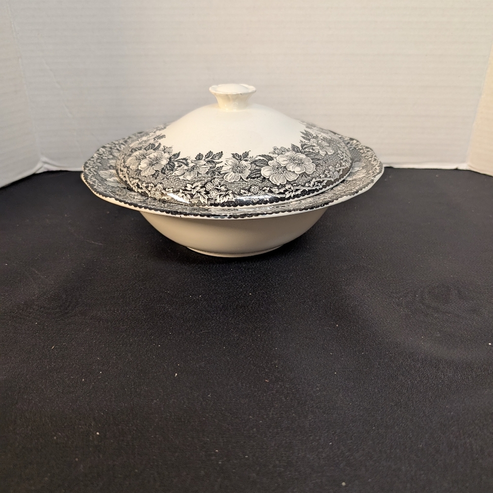 Vintage Wedgwood Malverne black and white covered casserole vegetable dish